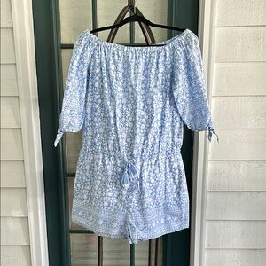 Vineyard Vines off the Shoulder Blue and White Floral Romper size Medium